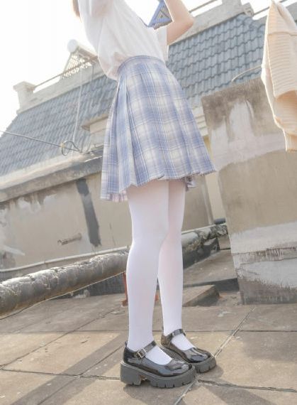 24岁尹律